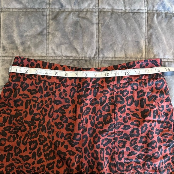 Nine West Shorts Women’s M Leopard Print NWOT - Picture 10 of 10